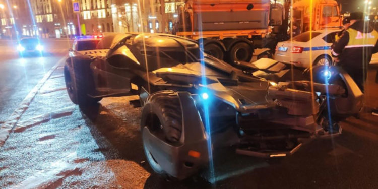 Un batimóvil recorre Moscú y es confiscado por la Policía