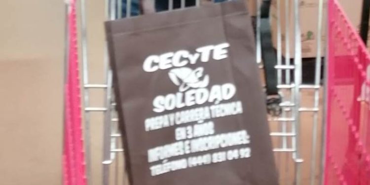 Trabajadores de SUTCECyTE S.L.P., colaboran en campaña “Yo uso mi bolsa ecológica”
