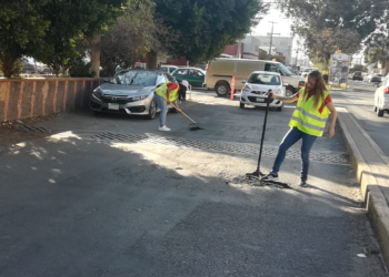 Jugadoras del Atlético San Luis tapan baches