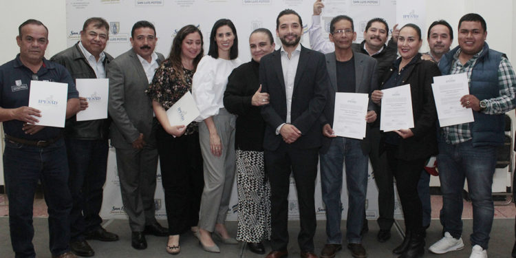 Ayuntamiento capitalino certifica a 142 funcionarios