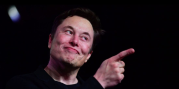 Elon Musk está reclutando talento en todo el mundo para unirse a Tesla y no es necesario tener título universitario