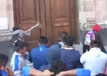 Enfrentamiento entre normalistas y seguridad de Palacio Nacional