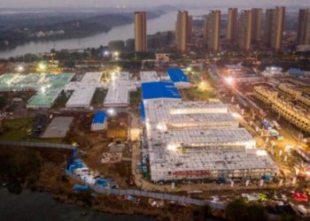 China abre hospital construido en 10 días para pacientes de coronavirus