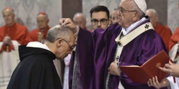Realizan misa de Miércoles de Ceniza en El Vaticano