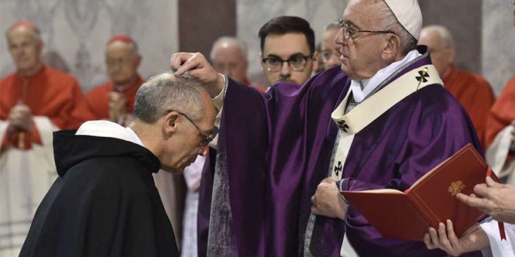 Realizan misa de Miércoles de Ceniza en El Vaticano