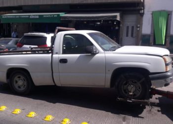 FME aseguró cinco automóviles robados
