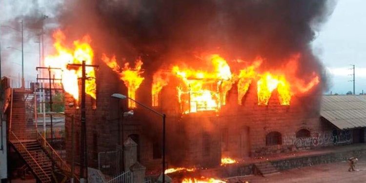 Fogata de migrantes, causa del incendio en histórica bodega