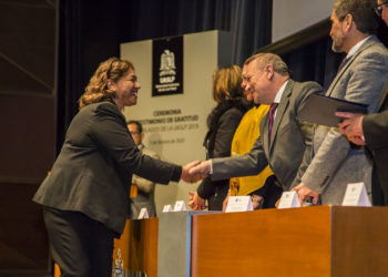 UASLP entrega testimonio de gratitud a administrativos y maestros jubilados