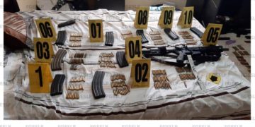 Fiscalía asegura en cateo armas largas, cartuchos, granadas, droga y equipo táctico