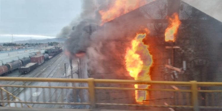 Incendio en bodega ferrocarrilera