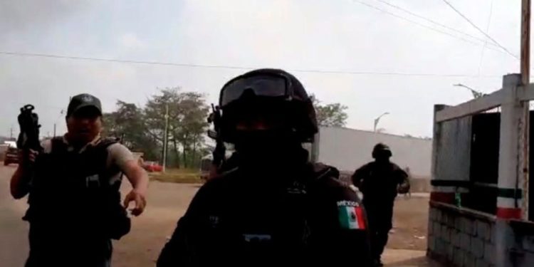 Elementos de la Fuerza Civil agreden a reportero