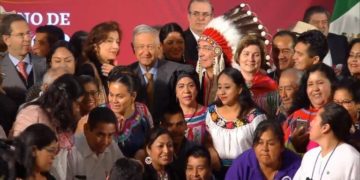 AMLO firma convenio con Unesco sobre lenguas indígenas