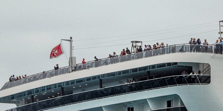 Desembarcan pasajeros de crucero en Cozumel