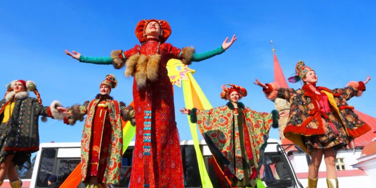 Carnaval ruso, con suerte frente al coronavirus