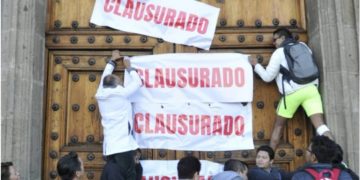 Clausuran Palacio Nacional por falta de medicamentos