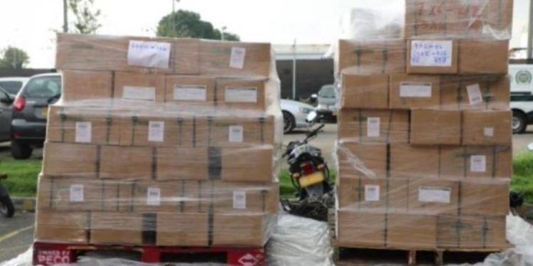 Incautan cocaína en carga de shampoos para caballos