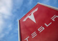 ¿Cómo comprar acciones de Tesla?