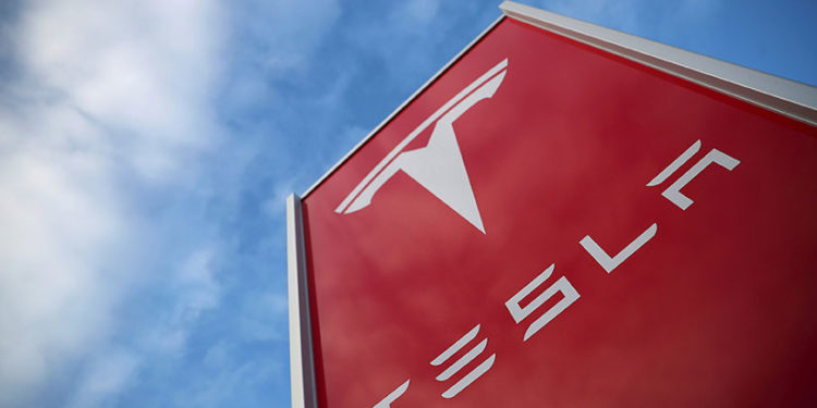 ¿Cómo comprar acciones de Tesla?