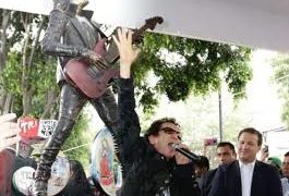 Monumento a Alex Lora en CDMX