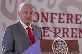 Se compromete AMLO a revisión de contratos de pensiones