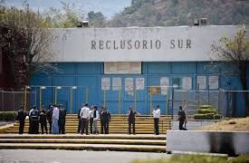 Se detienen a once funcionarios por fuga de reos en CDMX