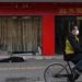 Encuentran cadáver tirado en calle de China; pudo tener coronavirus