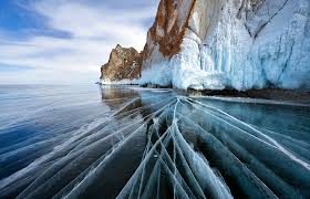 El misterio de los anillos de hielo en el lago Baikal en Rusia