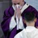 En medio del coronavirus, el papa Francisco se reporta indispuesto