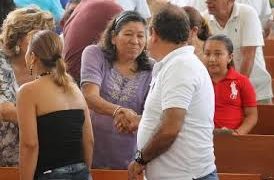 Se suspende saludo de paz en misa por coronavirus