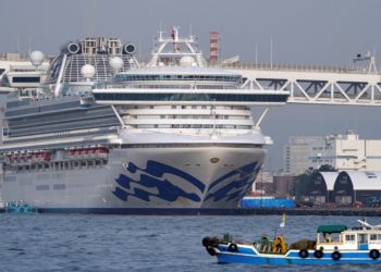 Se eleva a 355 el número de infectados por coronavirus en el crucero en cuarentena en Japón