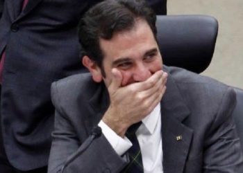 Imponen a Secretario ejecutivo del INE