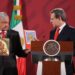 AMLO presenta nueva generación de libros de texto gratuitos por 61 aniversario
