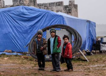 En Siria, 80.000 están durmiendo en la nieve