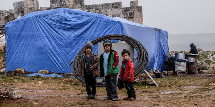 En Siria, 80.000 están durmiendo en la nieve