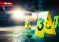 Encuentran los cuerpos abandonados de dos niños en un auto