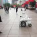 China implementa robots patrulla, delatan a quienes no llevas mascarilla