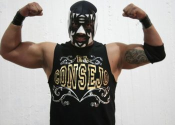Máscara 2000 jr. Cambia la lucha por la cantada