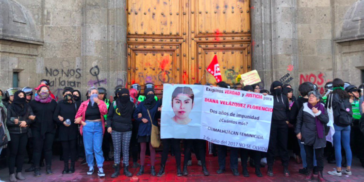 Se registran nuevas protestas por feminicidios en Palacio Nacional