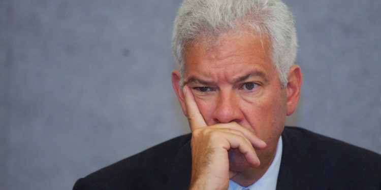 AMLO confirma orden de aprehensión contra Gastón Azcárraga