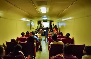 Cine en un vagón de tren