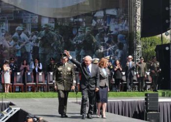 Gracias por dar la espalda a traición y golpismo, dice AMLO a Ejército