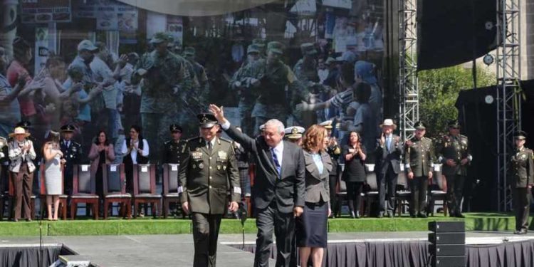 Gracias por dar la espalda a traición y golpismo, dice AMLO a Ejército