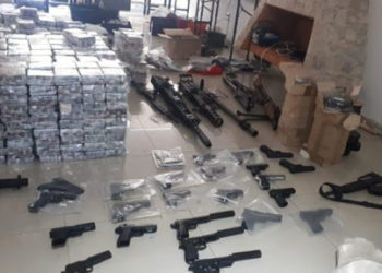 Mujer tenía armas antiaéreas en una casa de CDMX