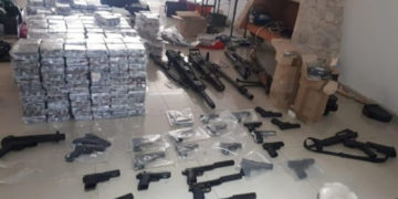 Mujer tenía armas antiaéreas en una casa de CDMX
