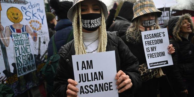 Inicia en Londres juicio de extradición a EU de Assange