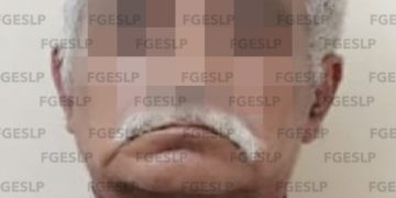 Hombre abusa de menor en transporte público