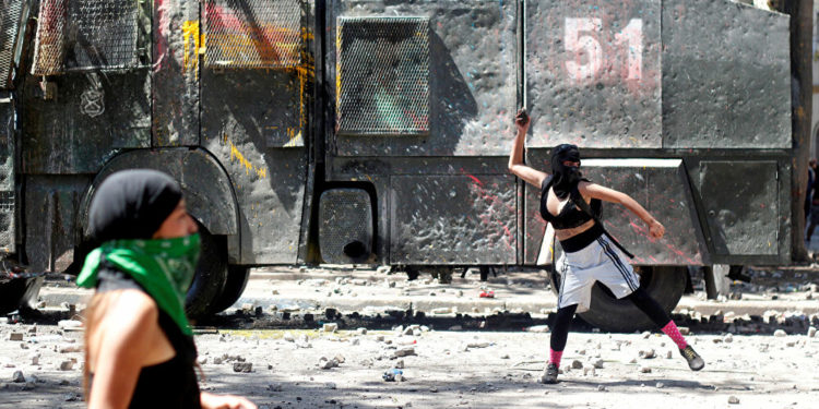 Comienza huelga feminista en Chile