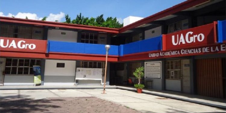 Destituyen a Profesor César Corrales profesor que procreó hijos con 6 alumnas
