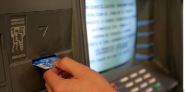 Bancos operan con pocas sucursales por paro de mujeres