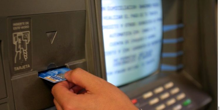 Bancos operan con pocas sucursales por paro de mujeres